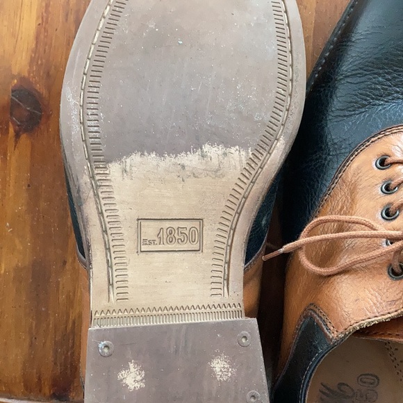 Johnston & Murphy / J&M two-tone dress shoes. - Picture 4 of 4